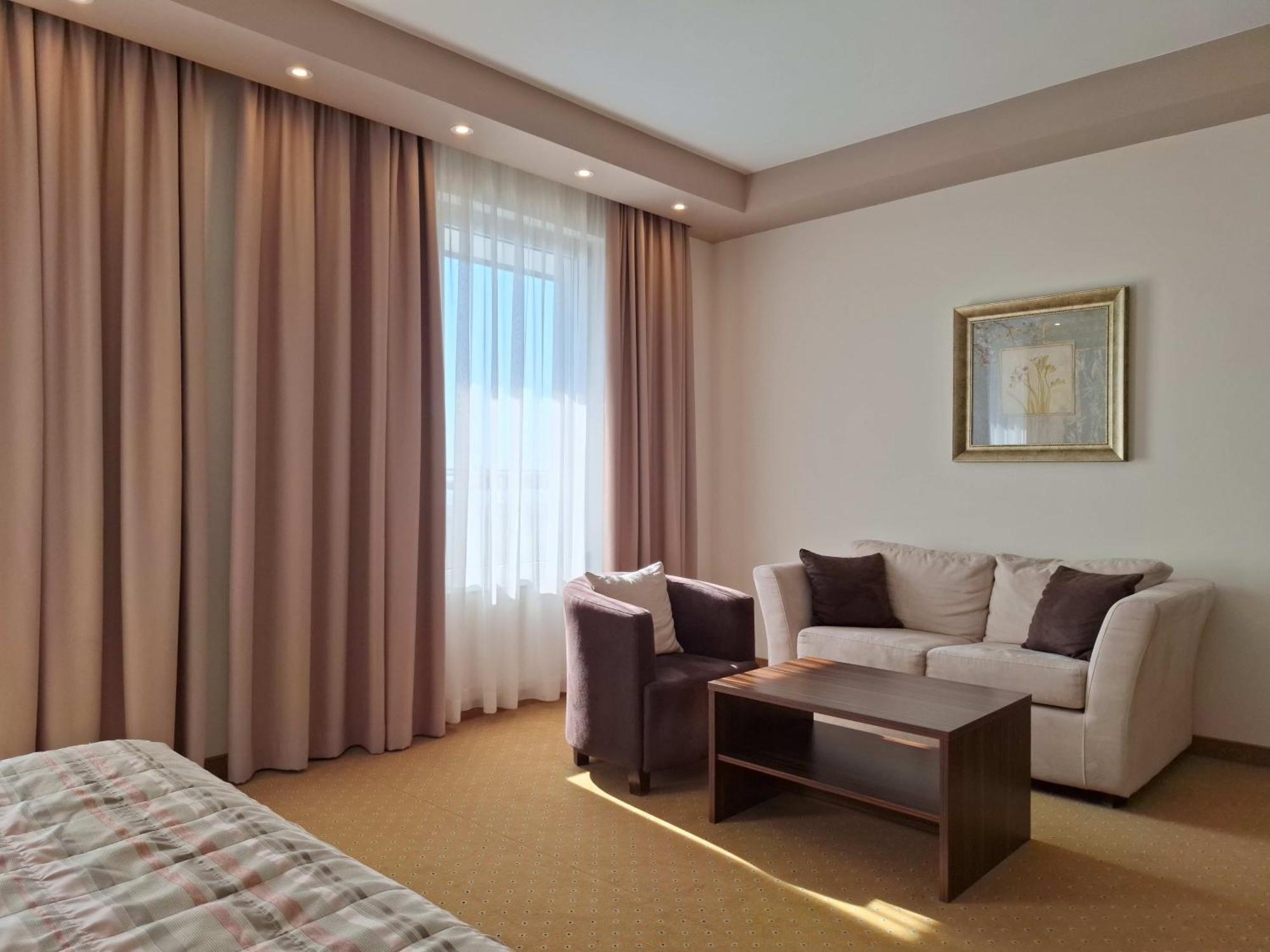 Hotel Monogram Park Ruma Exterior photo